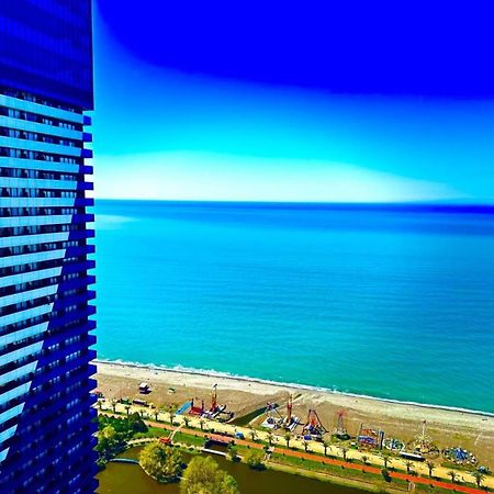 Delux Sea View Aparthotel In Orbi City バトゥーミ エクステリア 写真