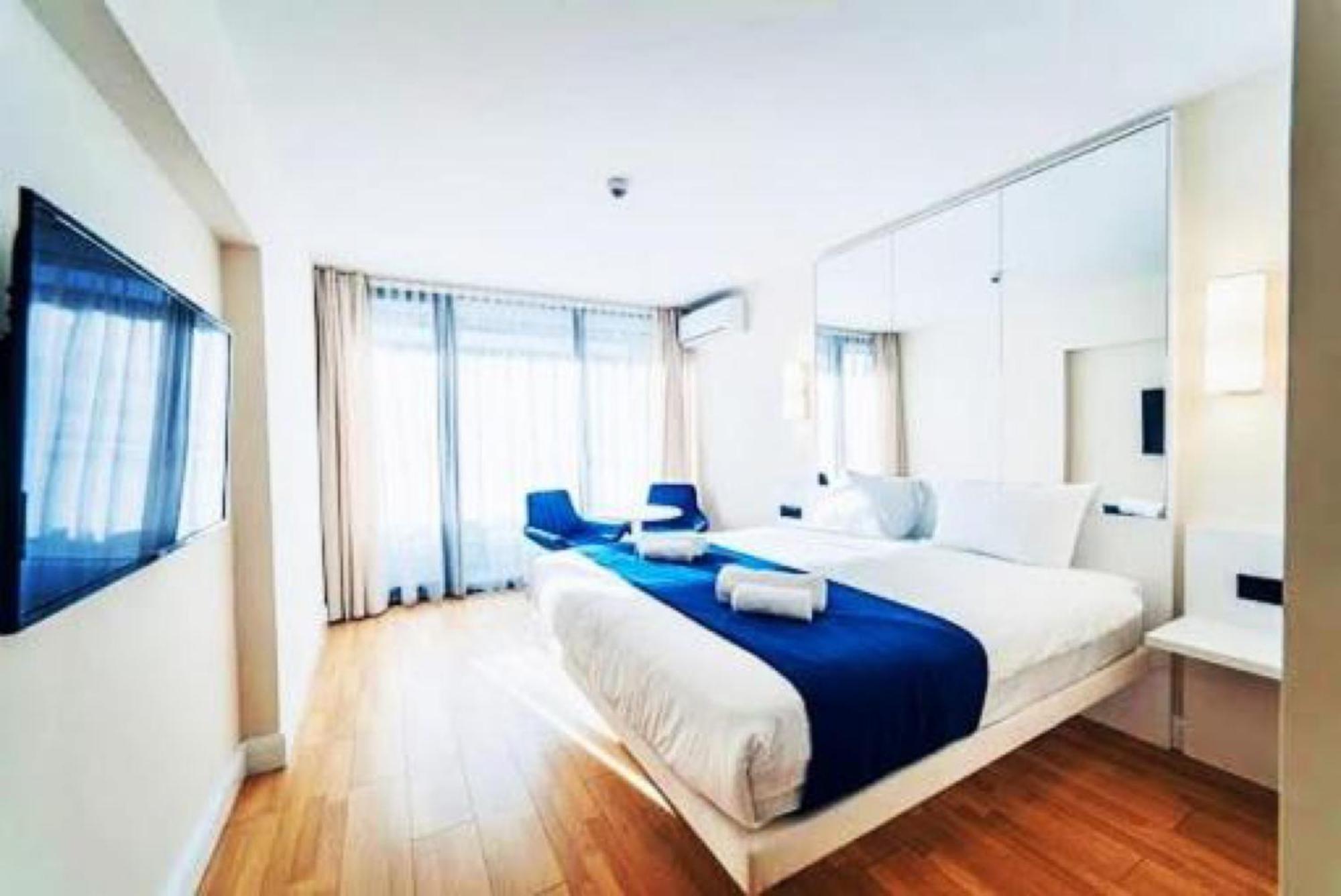 Delux Sea View Aparthotel In Orbi City バトゥーミ エクステリア 写真