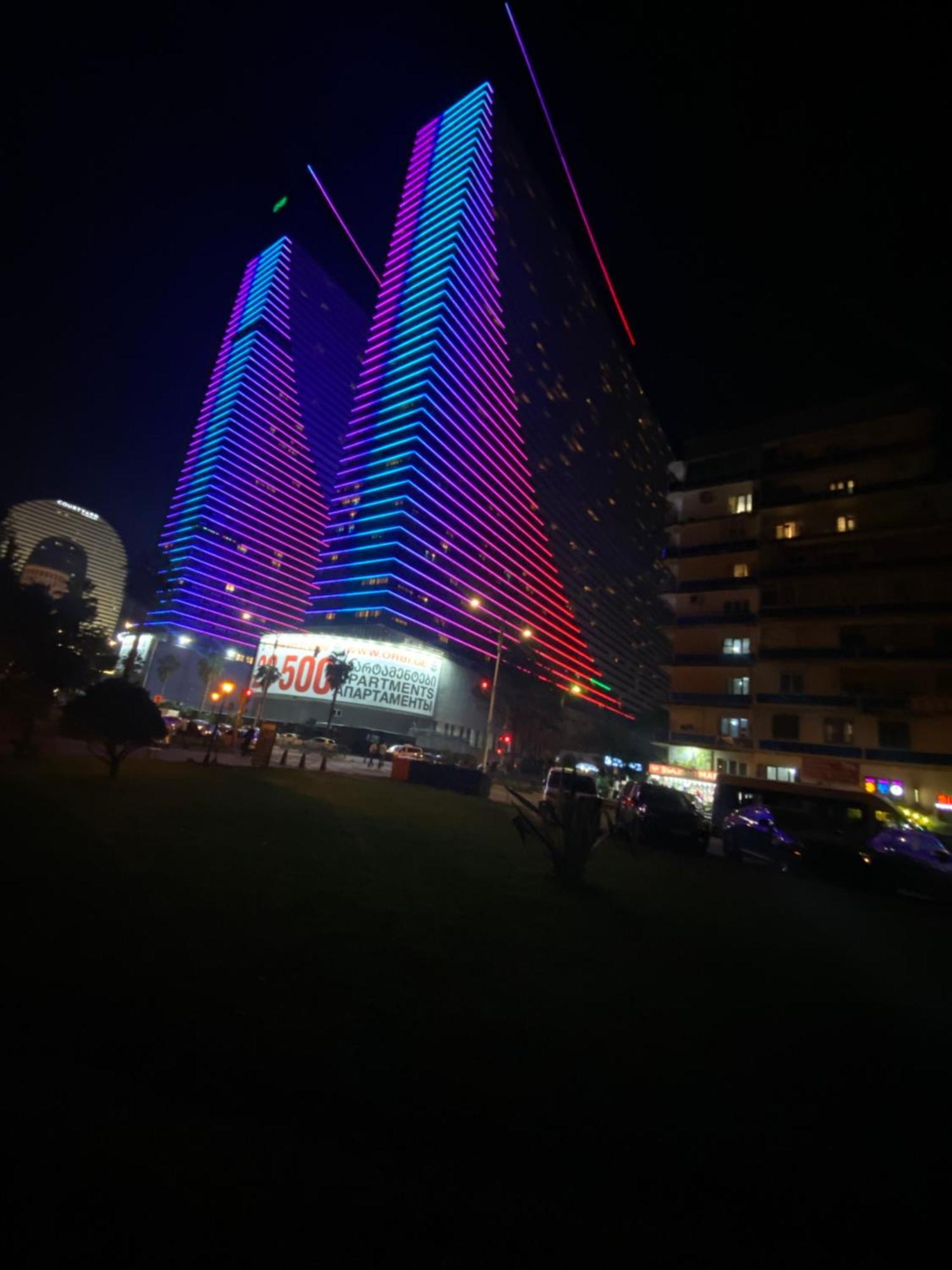 Delux Sea View Aparthotel In Orbi City バトゥーミ エクステリア 写真