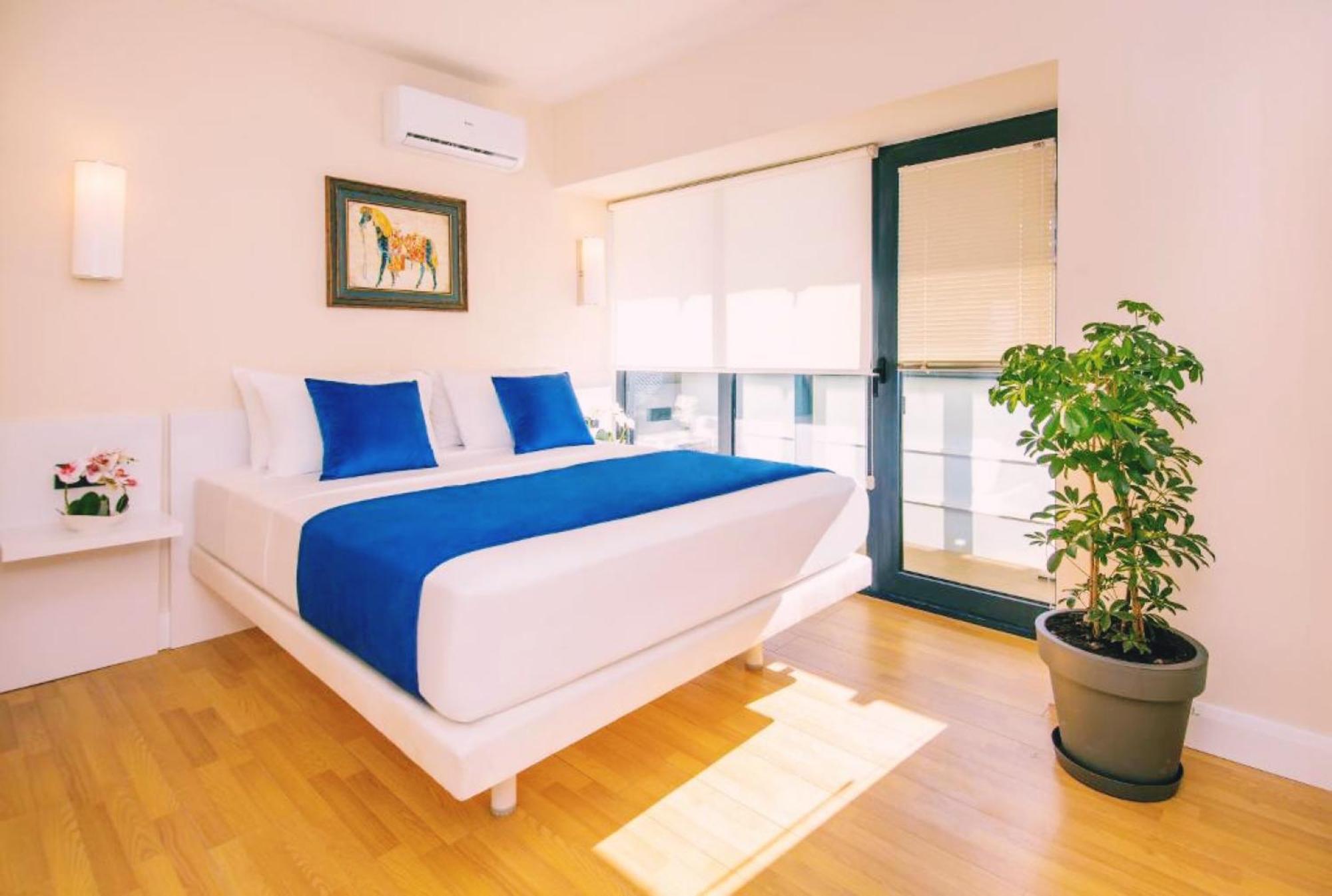 Delux Sea View Aparthotel In Orbi City バトゥーミ エクステリア 写真