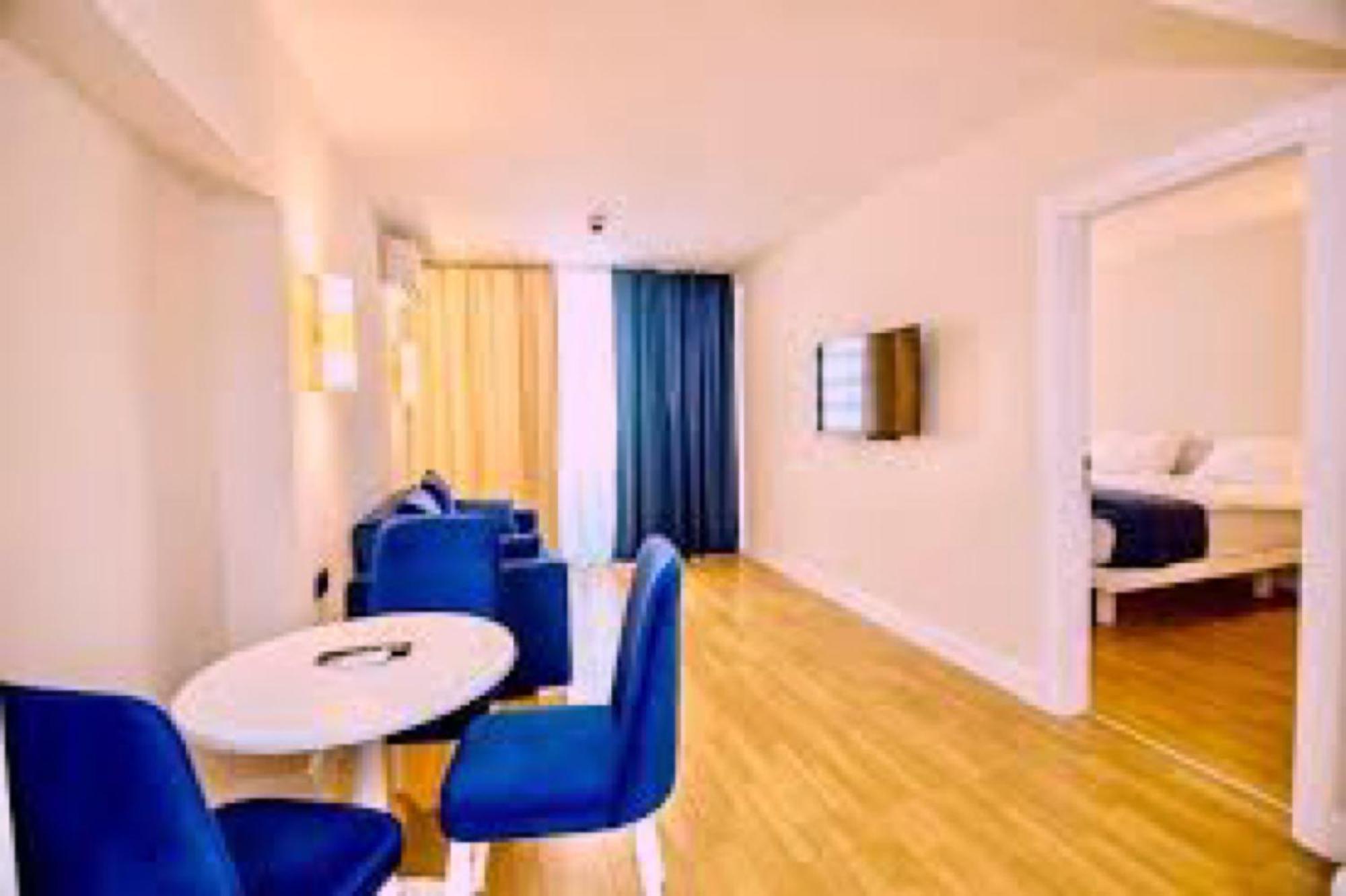 Delux Sea View Aparthotel In Orbi City バトゥーミ エクステリア 写真