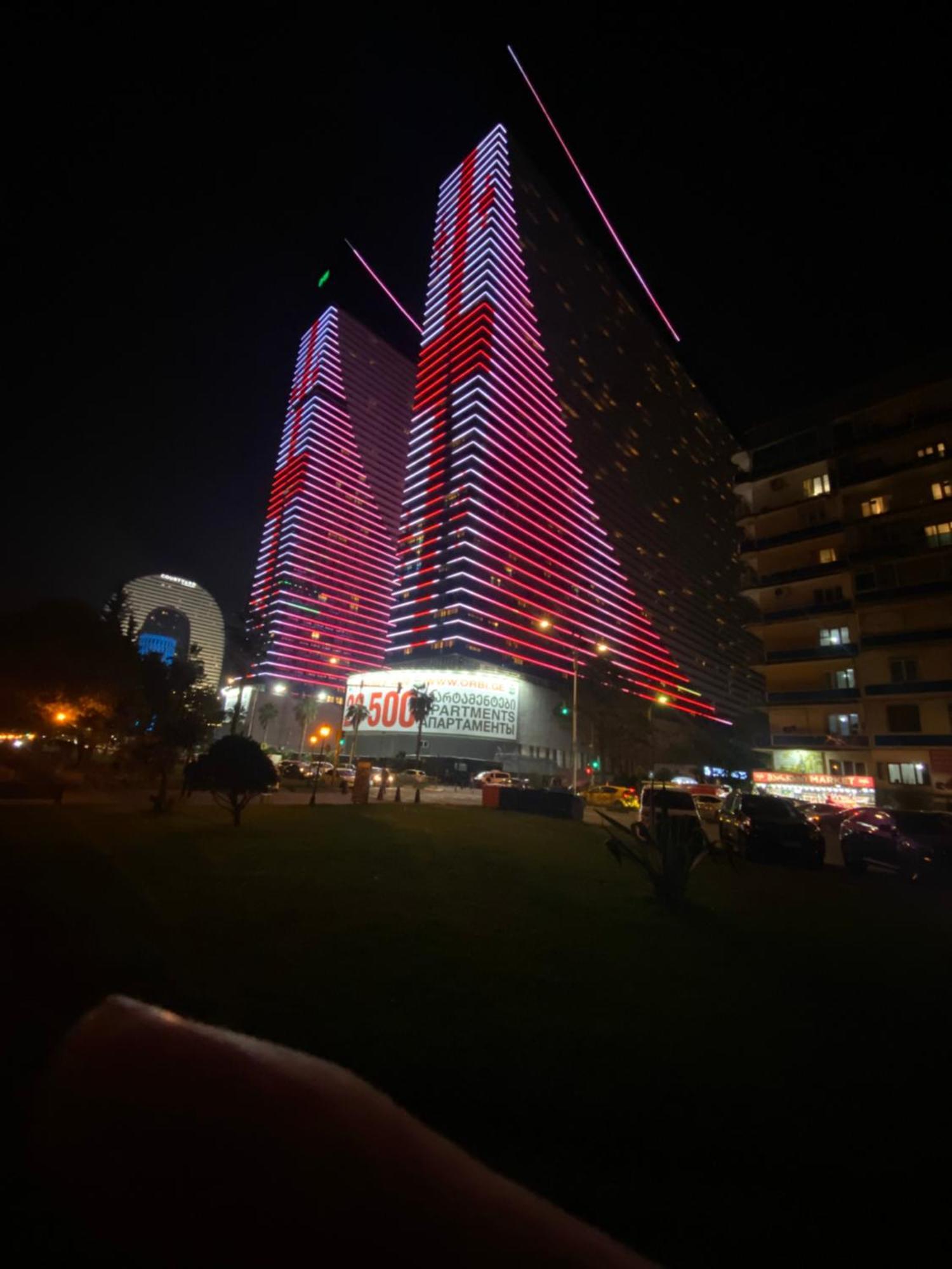 Delux Sea View Aparthotel In Orbi City バトゥーミ エクステリア 写真