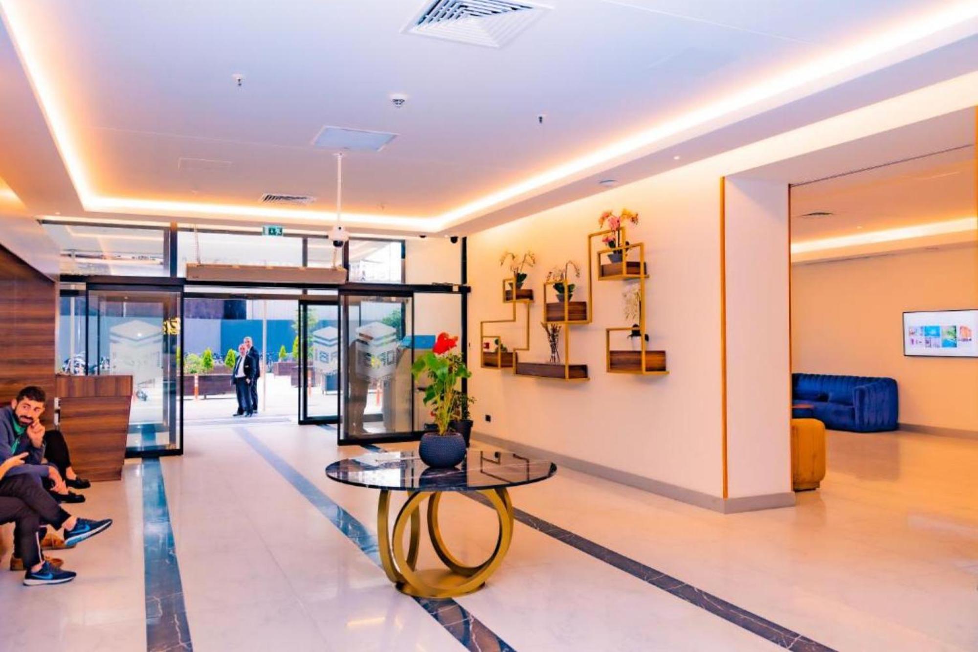 Delux Sea View Aparthotel In Orbi City バトゥーミ エクステリア 写真