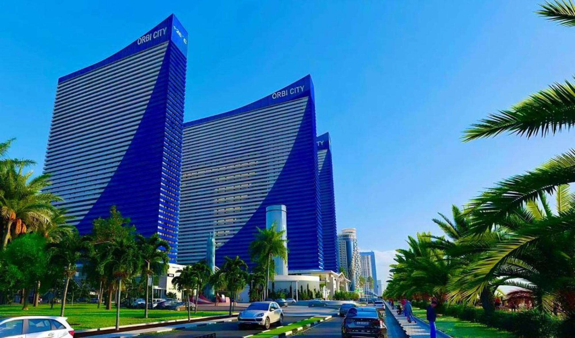 Delux Sea View Aparthotel In Orbi City バトゥーミ エクステリア 写真