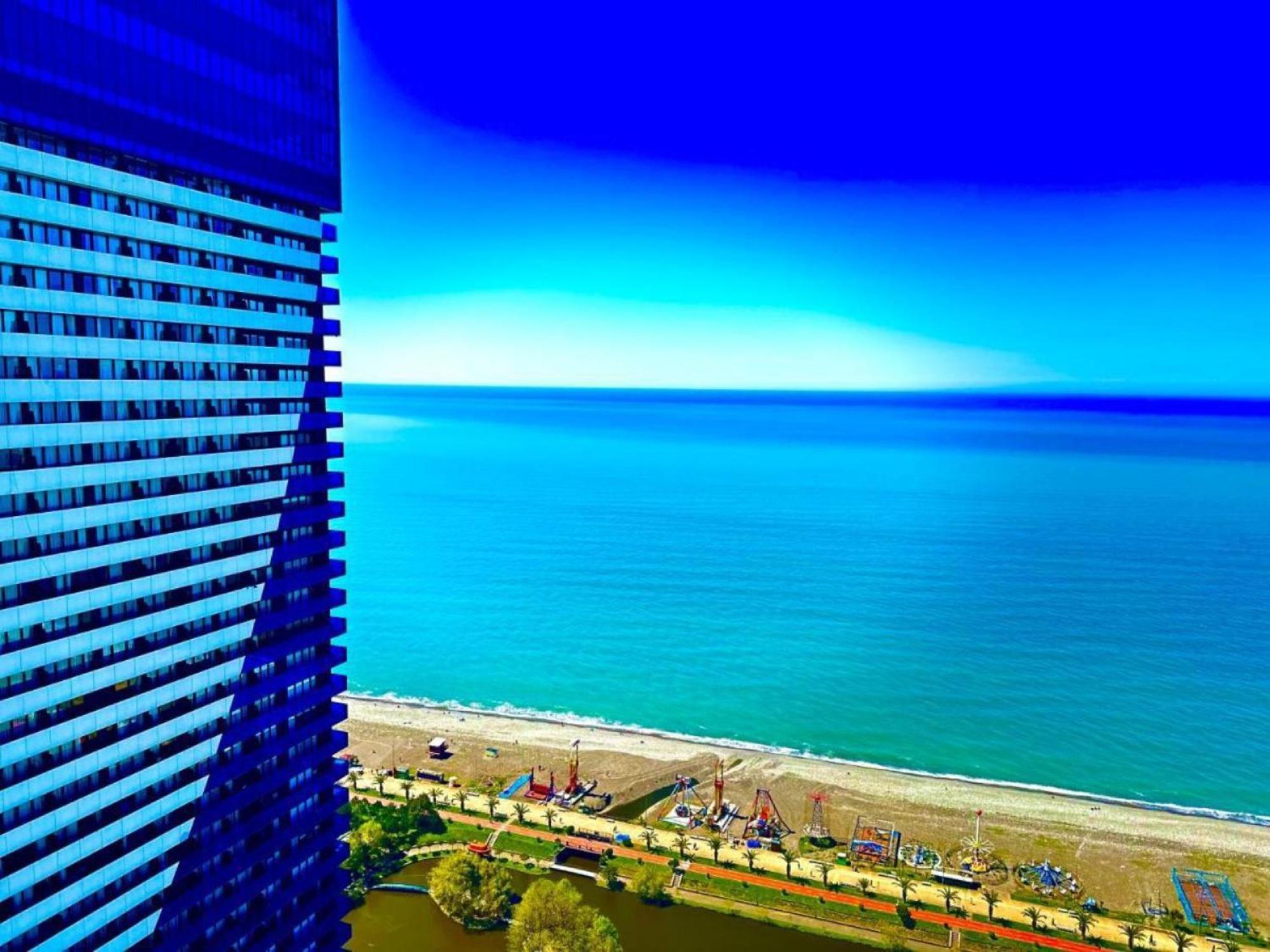 Delux Sea View Aparthotel In Orbi City バトゥーミ エクステリア 写真