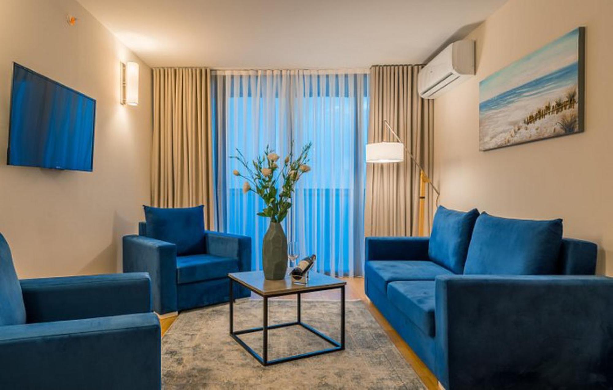 Delux Sea View Aparthotel In Orbi City バトゥーミ エクステリア 写真