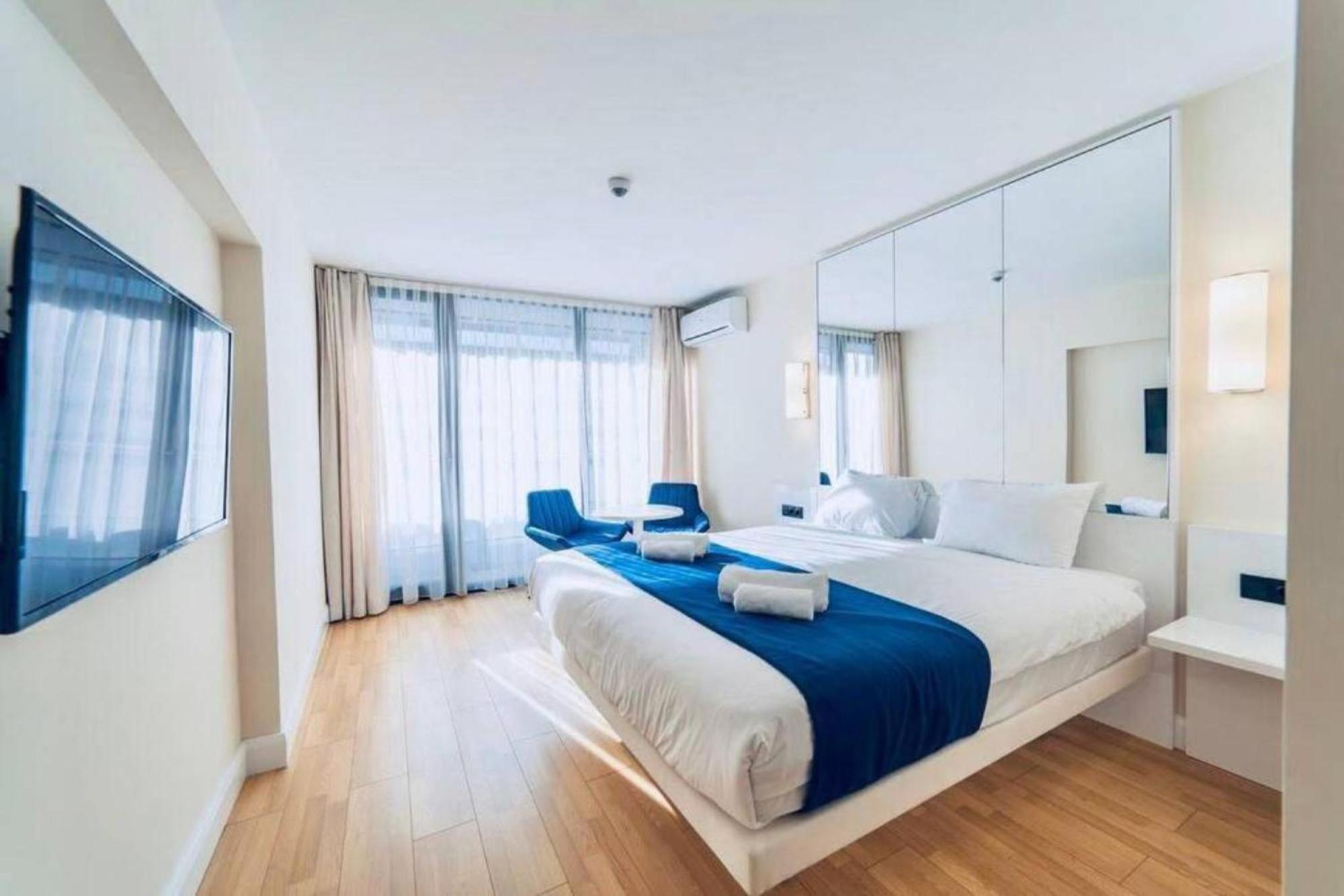 Delux Sea View Aparthotel In Orbi City バトゥーミ エクステリア 写真