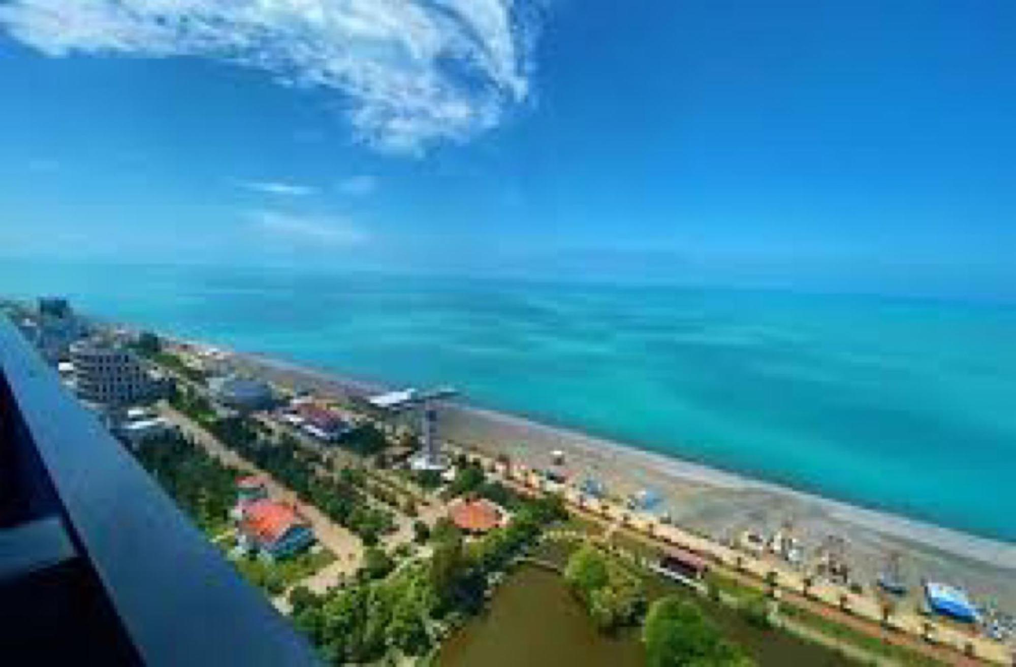 Delux Sea View Aparthotel In Orbi City バトゥーミ エクステリア 写真