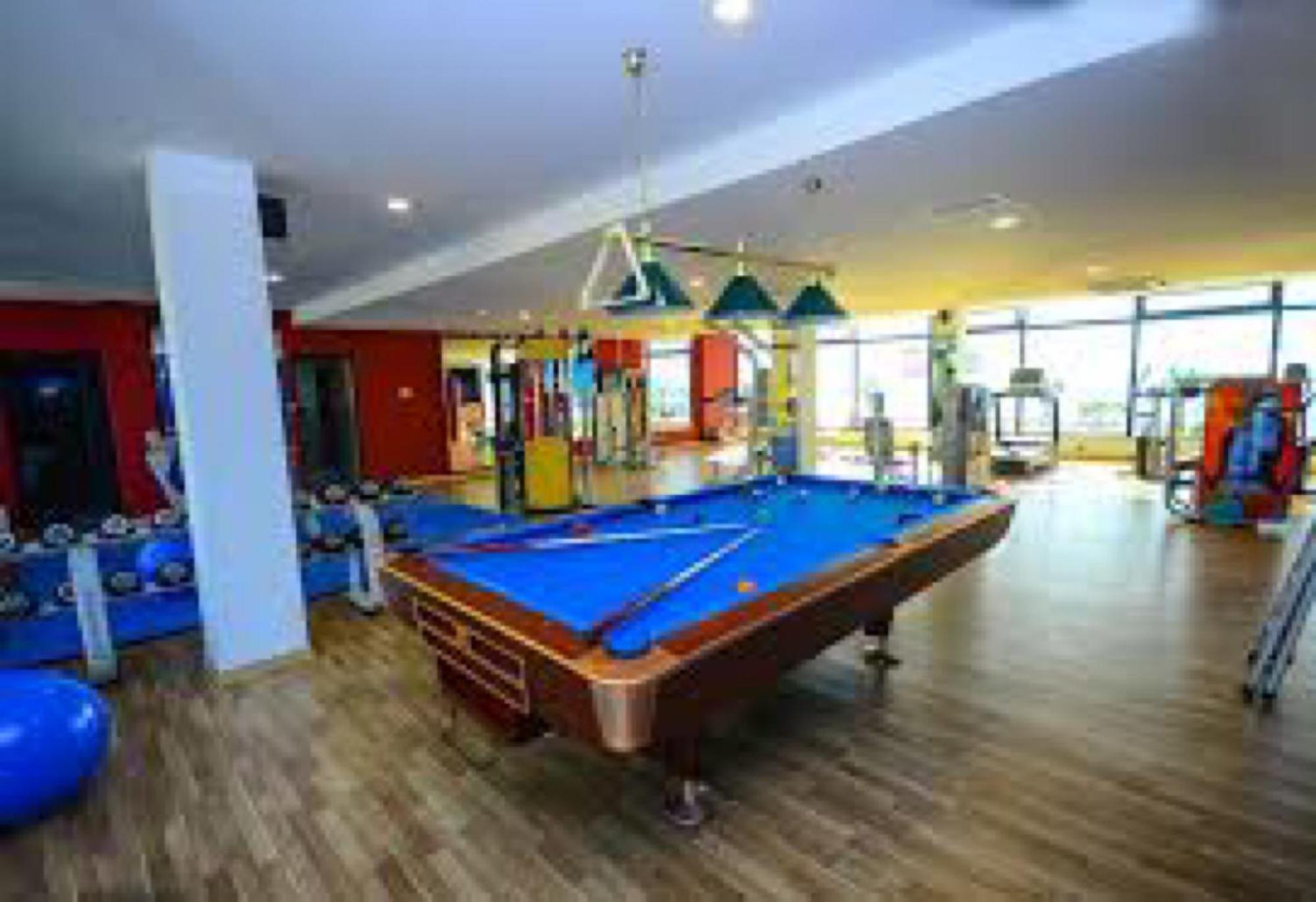 Delux Sea View Aparthotel In Orbi City バトゥーミ エクステリア 写真