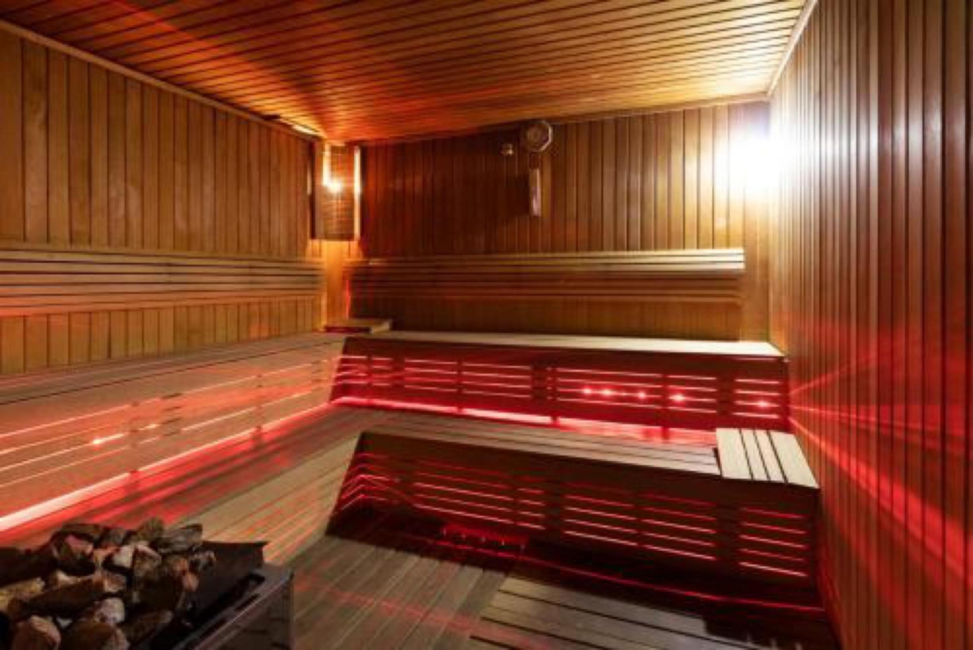 Delux Sea View Aparthotel In Orbi City バトゥーミ エクステリア 写真