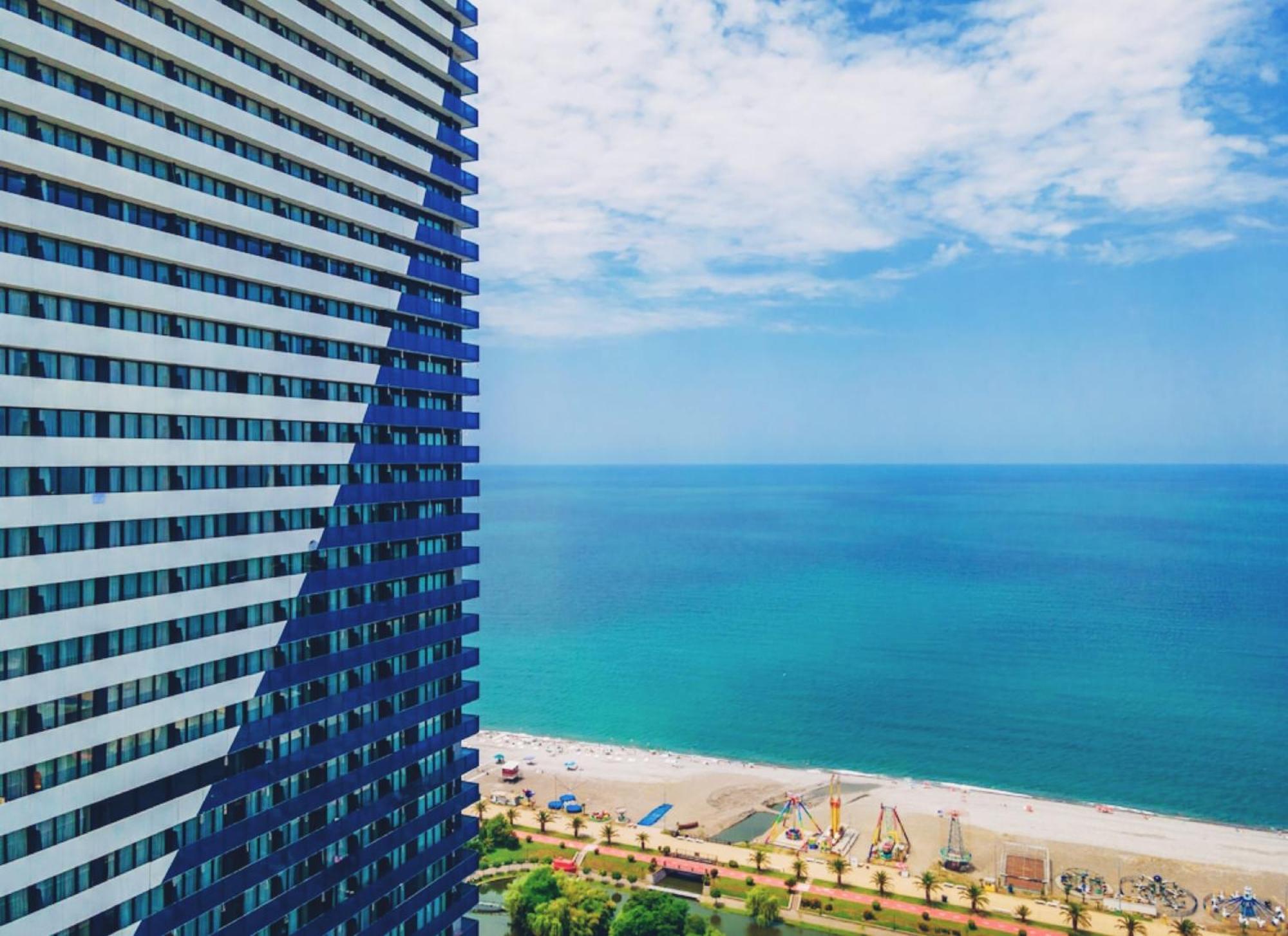 Delux Sea View Aparthotel In Orbi City バトゥーミ エクステリア 写真