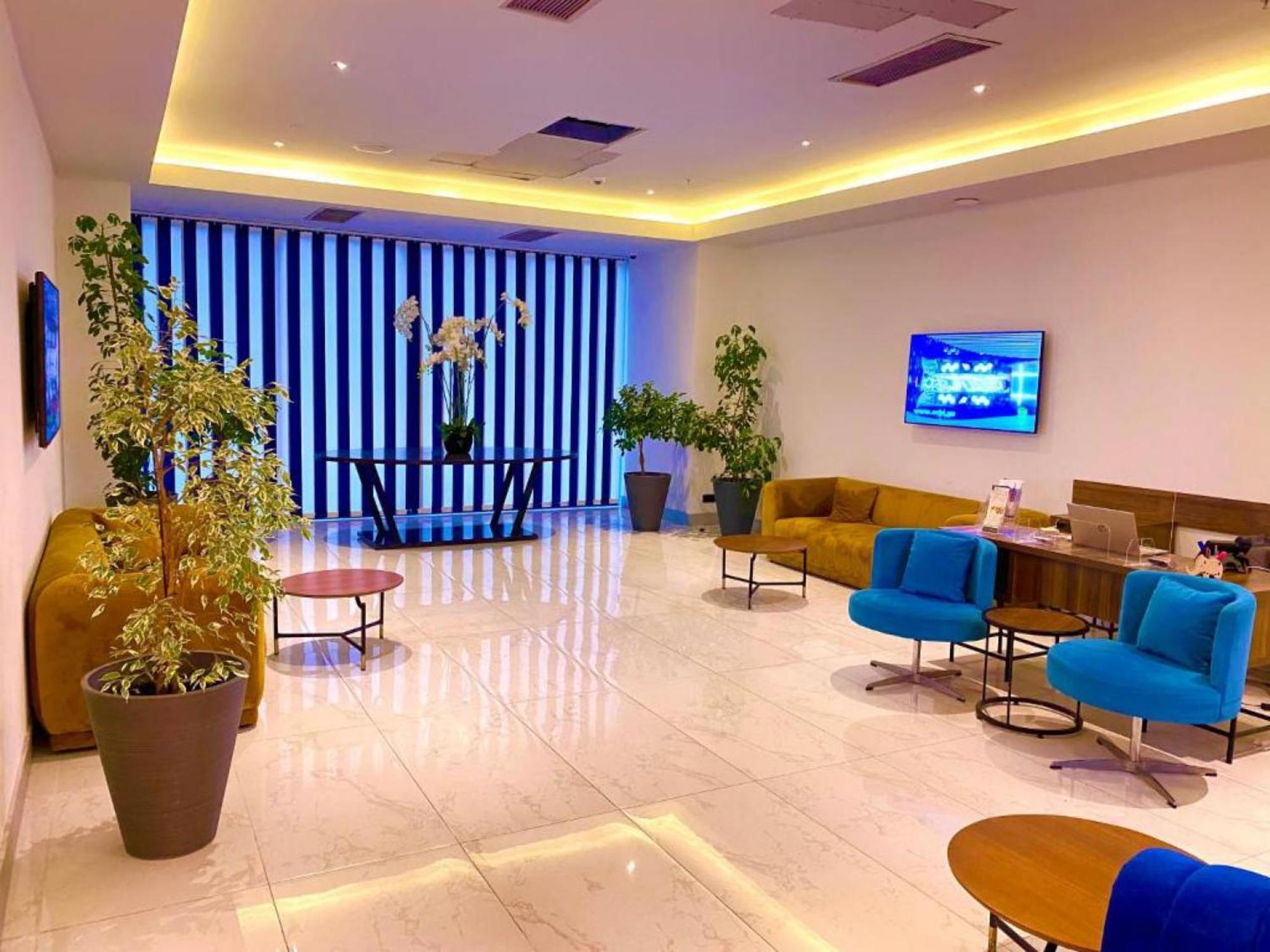 Delux Sea View Aparthotel In Orbi City バトゥーミ エクステリア 写真