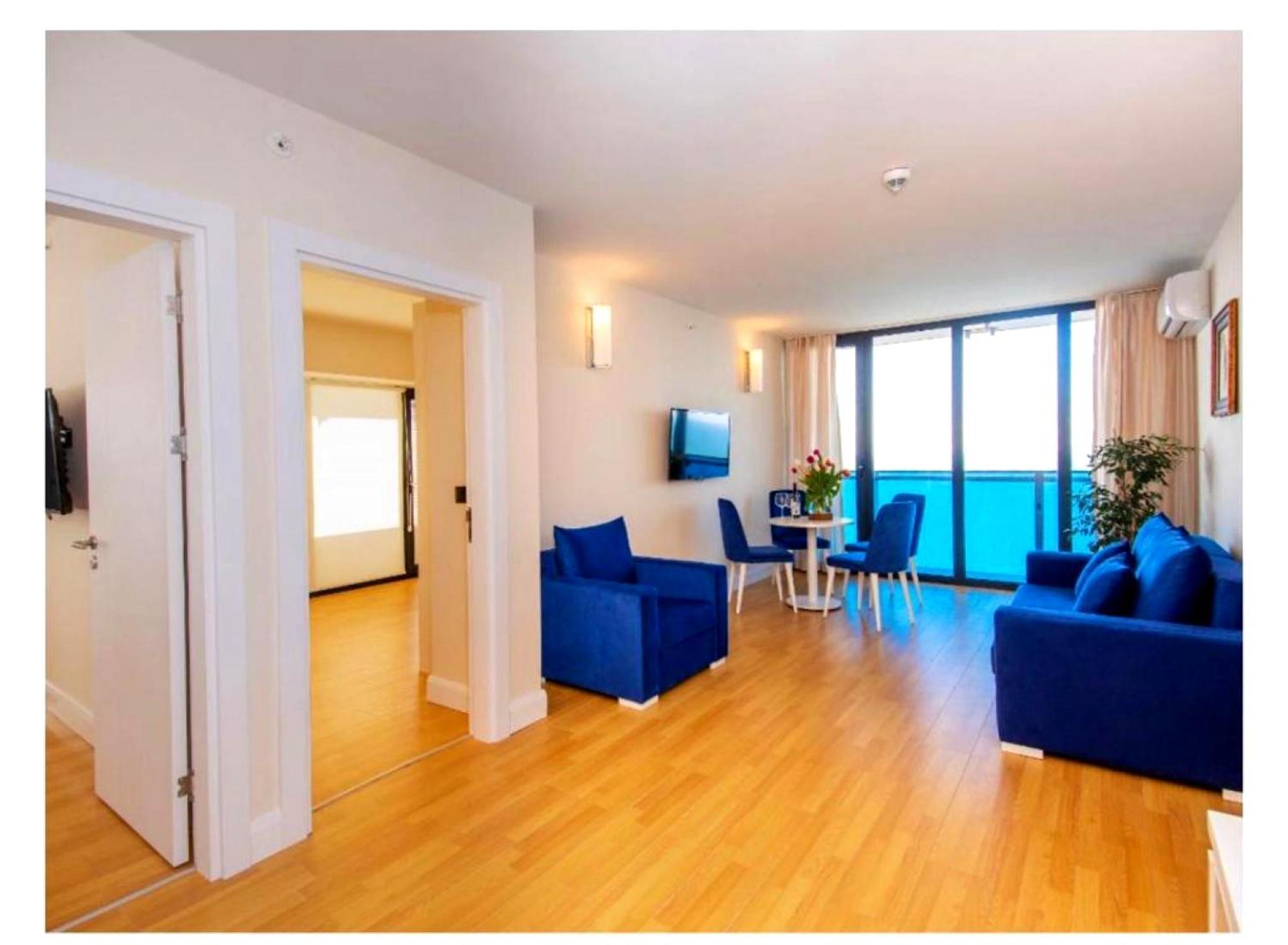 Delux Sea View Aparthotel In Orbi City バトゥーミ エクステリア 写真