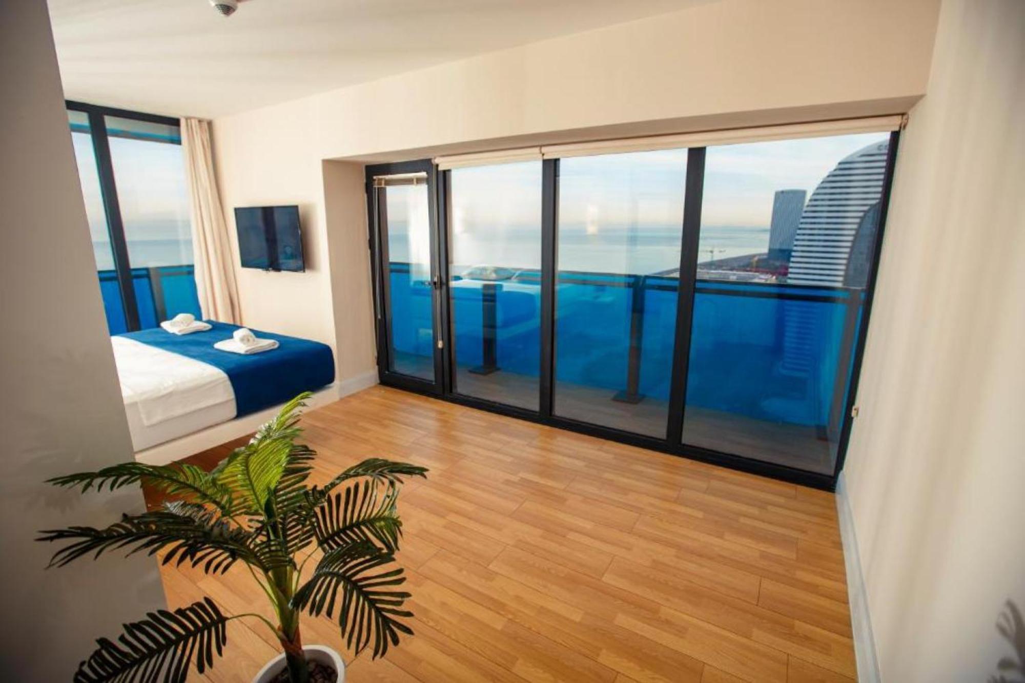 Delux Sea View Aparthotel In Orbi City バトゥーミ エクステリア 写真